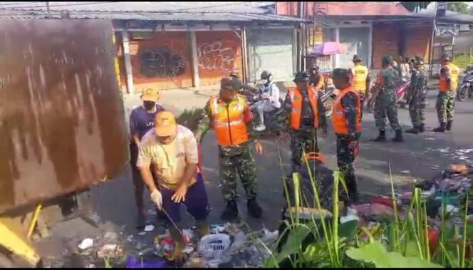 
					Satgas Sampah Koramil Cisoka Ciptakan Lingkungan Bersih, Nyaman Disekitar