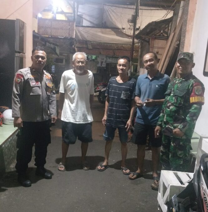 
					Sambang Siskamling di RT 09/07 Kelurahan Bendungan Hilir, Upaya Cegah Gangguan Kamtibmas