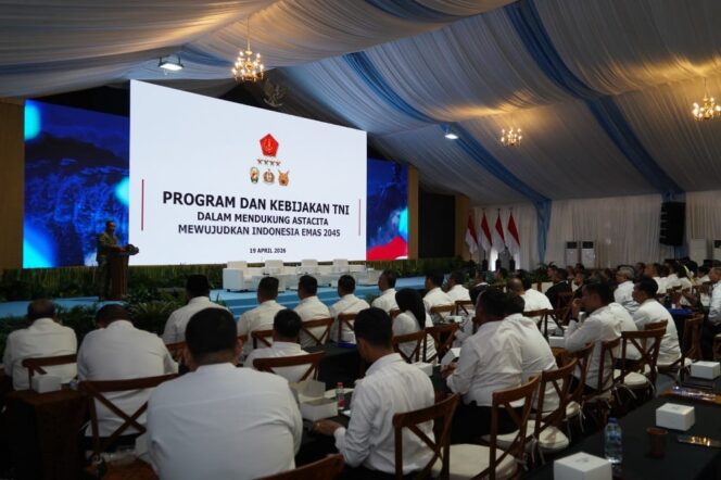 
					Panglima TNI Sinergikan TNI dan Pemda untuk Percepatan Pembangunan di Daerah
