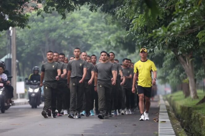 
					Madivif 1 Kostrad Gelar Jalan Sehat Bersama Prajurit