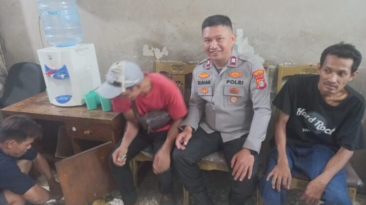 Bhabinkamtibmas Kebon Kacang Sambangi Warga RW 05, Sampaikan Pesan Kamtibmas