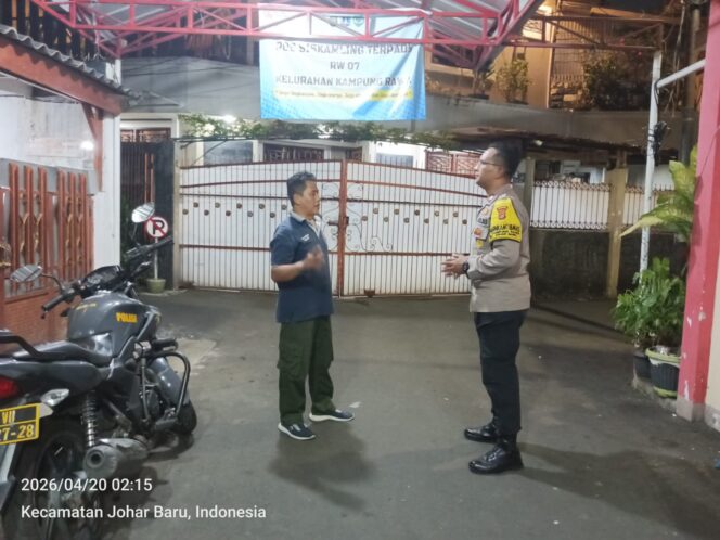 
					Dini Hari Tetap Siaga, Polisi Sambangi Poskamling Kampung Rawa Perkuat Keamanan Lingkungan