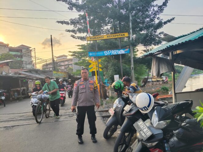 
					Patroli Dialogis Bhabinkamtibmas Benhil, Antisipasi Tawuran di Pasar Pintu Air
