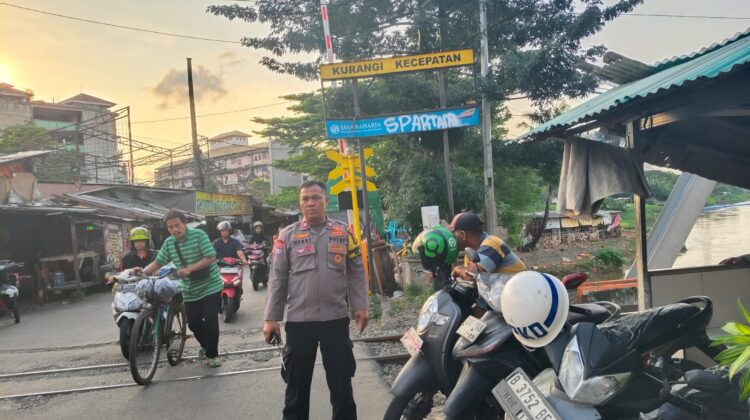 Patroli Dialogis Bhabinkamtibmas Benhil, Antisipasi Tawuran di Pasar Pintu Air