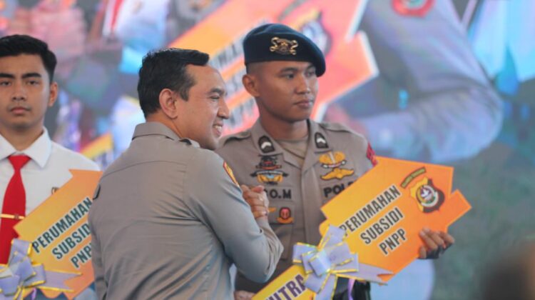 Dukung Asta Cita Presiden Prabowo sebagai Prioritas Nasional, Polri Serahkan 378 Unit Perumahan bagi PNPP dan Masyarakat di Sultra
