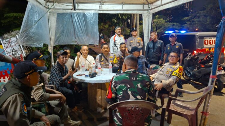 Bersama Warga Jaga Kamtibmas, Polsek Kemayoran Aktif Sambang Pos Satkamling
