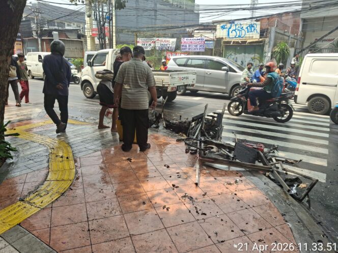 
					Respon Cepat Polisi Cek TKP, Motor Terbakar di Johar Baru Berhasil Ditangani