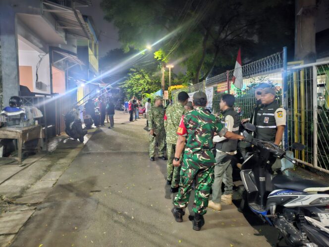 
					Patroli Malam di Ciracas, Perkuat Keamanan Lingkungan