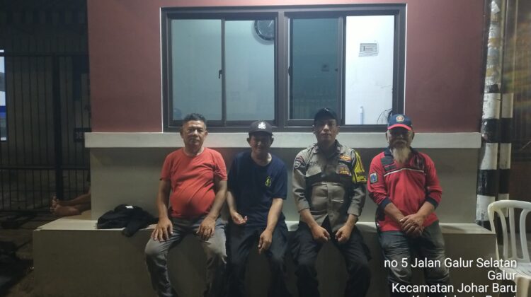 Tingkatkan Siskamling Dini Hari, Polisi Sambangi Pos Kamling RW 01 Galur
