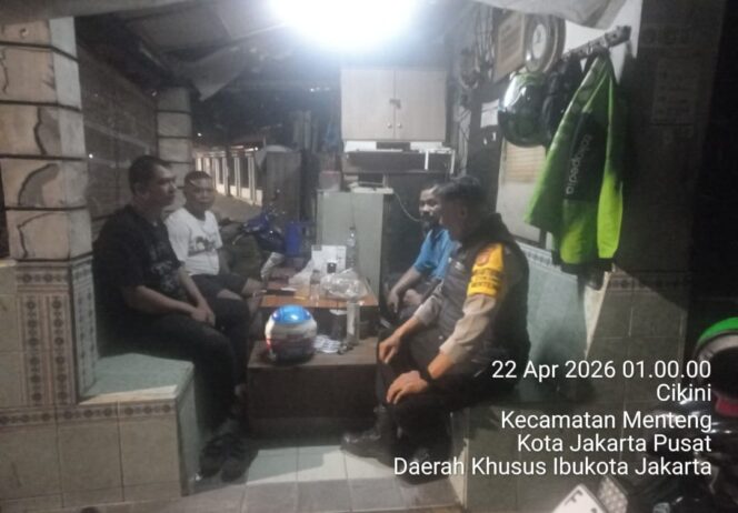 
					Sambang Satkamling RW 05, Bhabinkamtibmas Cikini Ajak Warga Tingkatkan Patroli Dini Hari