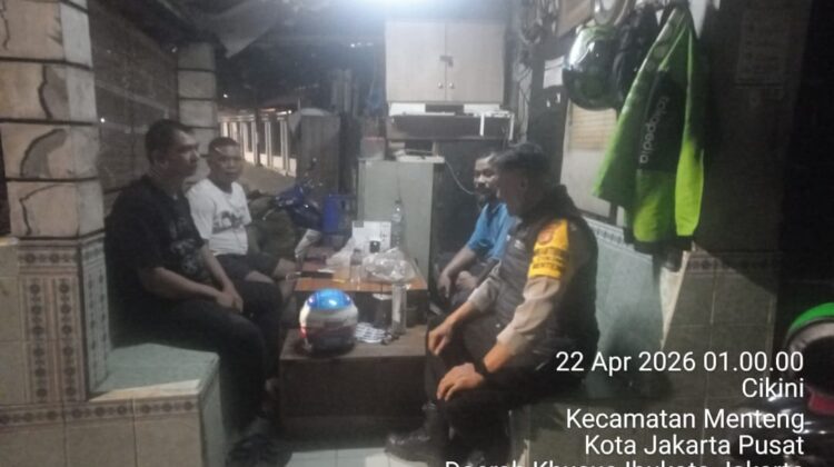 Sambang Satkamling RW 05, Bhabinkamtibmas Cikini Ajak Warga Tingkatkan Patroli Dini Hari