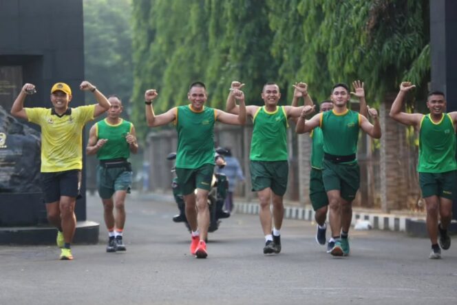 
					Jaga Fisik Prima, Pangdivif 1 Kostrad Lari 7K Bersama Prajurit