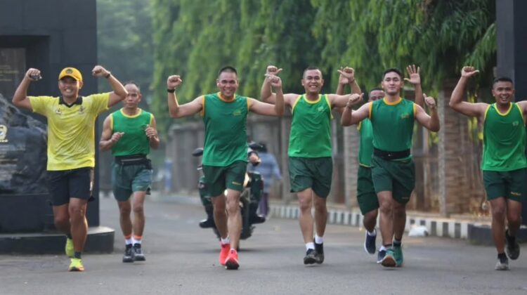 Jaga Fisik Prima, Pangdivif 1 Kostrad Lari 7K Bersama Prajurit