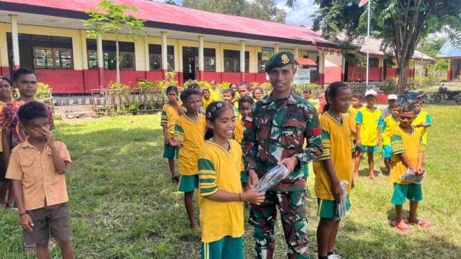 
					Tanamkan Jiwa Nasionalisme, ‎Satgas Pamtas Yonarhanud 2 Kostrad Melatihkan PBB dan Kepemimpinan