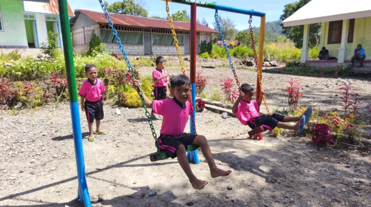 Ceriakan Taman Kanak Kanak, Satgas Pamtas Yonarhanud 2 Kostrad Renovasi dan Perbaiki TK Dharma Wanita Eban