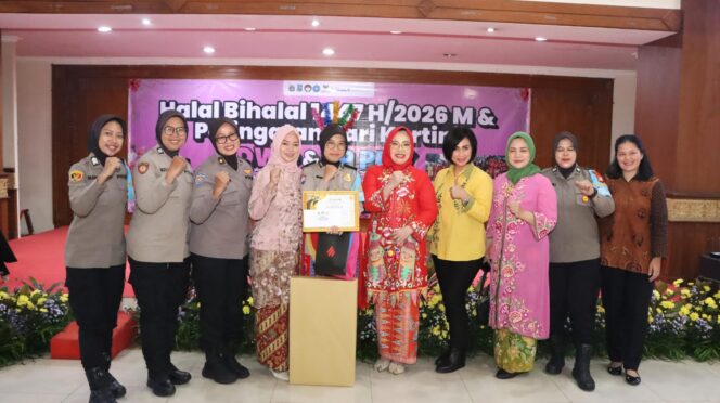 
					Polwan Jakpus Juara Lomba Orasi Hari Kartini, Kapolres: Bukti Perempuan Mampu dan Berprestasi