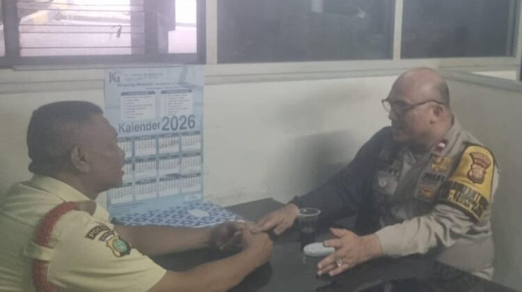 Bhabinkamtibmas Kampung Bali Laksanakan Patroli Dialogis Cooling System di Pasar Ex. Auri Tanah Abang