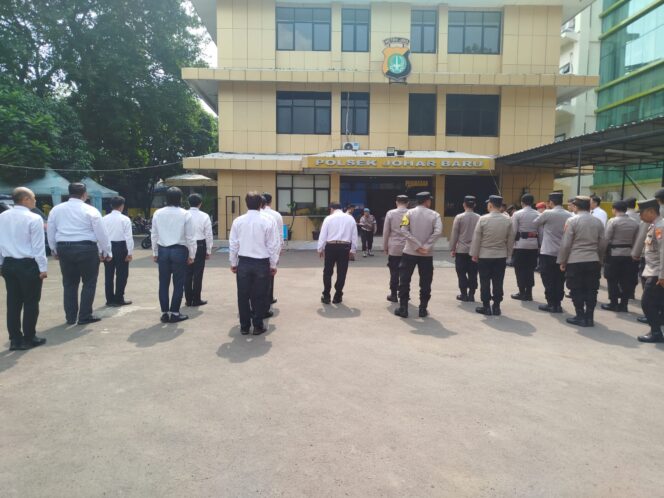 
					Kapolsek Johar Baru Pimpin Apel Pagi, Tekankan Kesiapan Pengamanan May Day