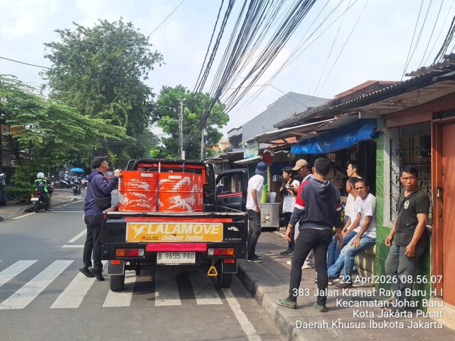 
					Polisi Lakukan Pengamanan dan Monitoring Pemberangkatan Massa Aksi dari Johar Baru