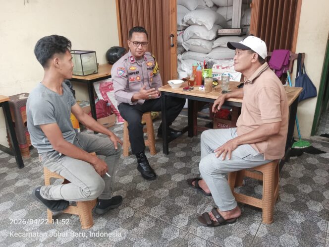 
					Perkuat Cooling System dan Dukung UMKM, Polisi Sambangi Warga Kampung Rawa