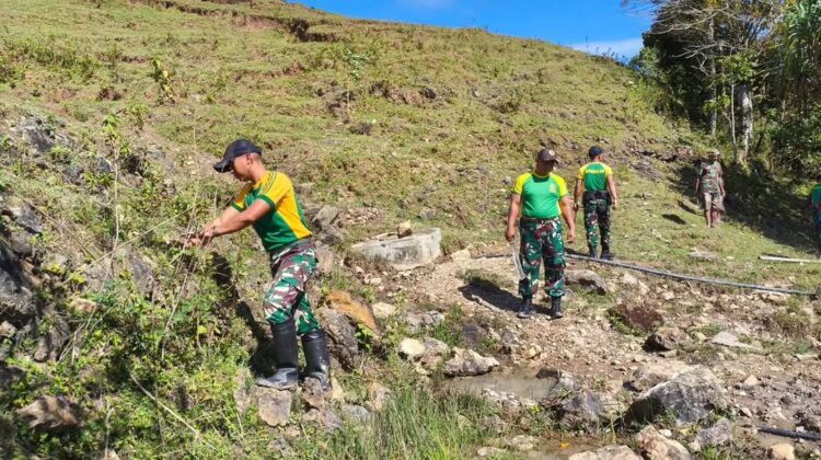 Yonarmed 12 Kostrad Laksanakan Karya Bakti Jaga Kelestarian Mata Air di Belu