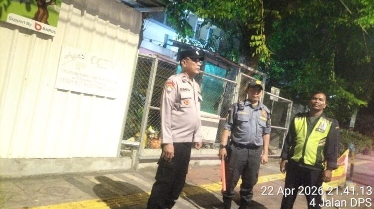 Sambangi Poskamling Tengah Malam, Polisi Tekankan Wajib Lapor Tamu 1×24 Jam di Johar Baru