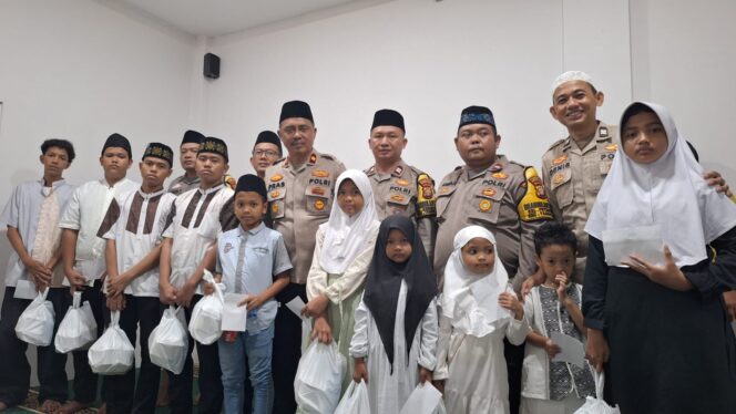 
					Polsek Metro Tanah Abang Gelar Yasinan dan Tahlil Bersama, Santuni Anak Yatim Piatu