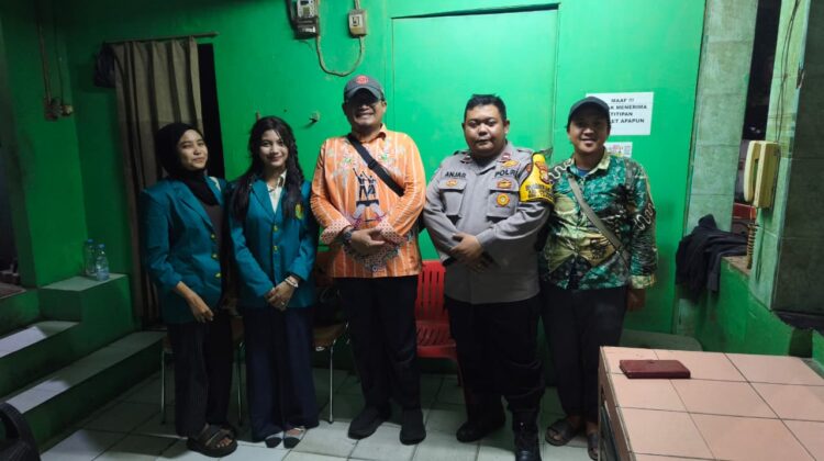 Perkuat Harkamtibmas, Kegiatan Siskamling RW 011 Petamburan Libatkan Mahasiswi UNJ