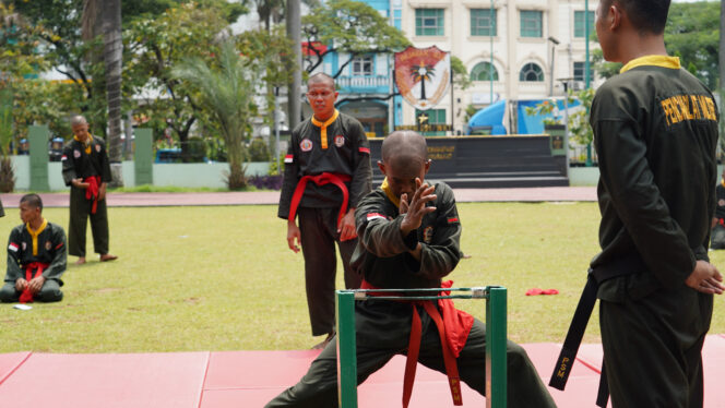 
					Ujian Kenaikan Tingkat sabuk hitam PSM prajurit Jajaran Kodam Jaya di Korem 051/WKT