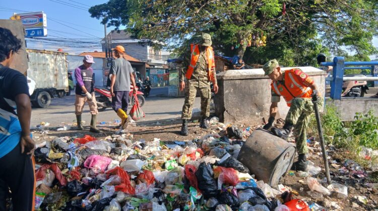 Sinergi Tanpa Batas TNI Dorong Budaya Hidup Bersih, Buang Sampah Pada Tempatnya