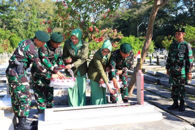 
					Peringati HUT ke-65, Divif 2 Kostrad Gelar Ziarah di TMP Untung Surapati