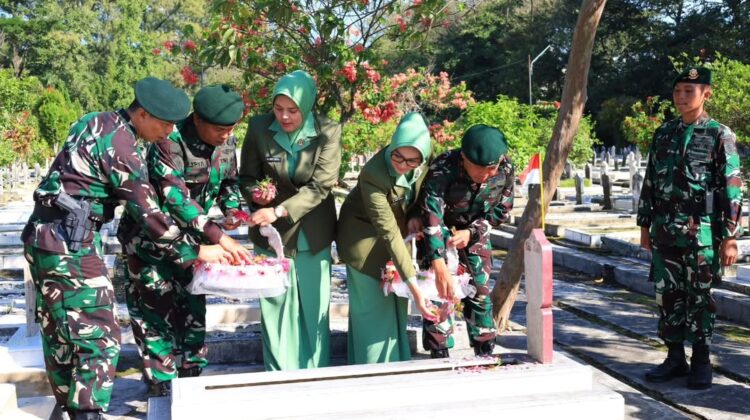 Peringati HUT ke-65, Divif 2 Kostrad Gelar Ziarah di TMP Untung Surapati