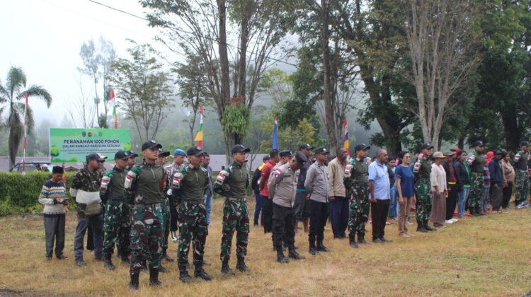 Peringati Hari Bumi, Satgas Pamtas Yonarhanud 2 Kostrad Tanam 1.000 Pohon Bersama Masyarakat Perbatasan