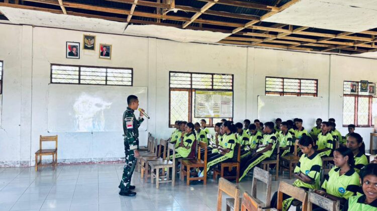 Tanamkan Jiwa Patriotisme, Satgas Pamtas Yonarhanud 2 Kostrad Bekali Siswa SMA Wawasan Kebangsaan dan Bela Negara