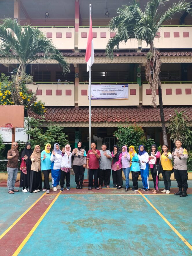 
					Polwan Jaga Jakarta Cek Jentik di Kebon Kosong, Kapolres: Emak-emak Garda Terdepan Kamtibmas