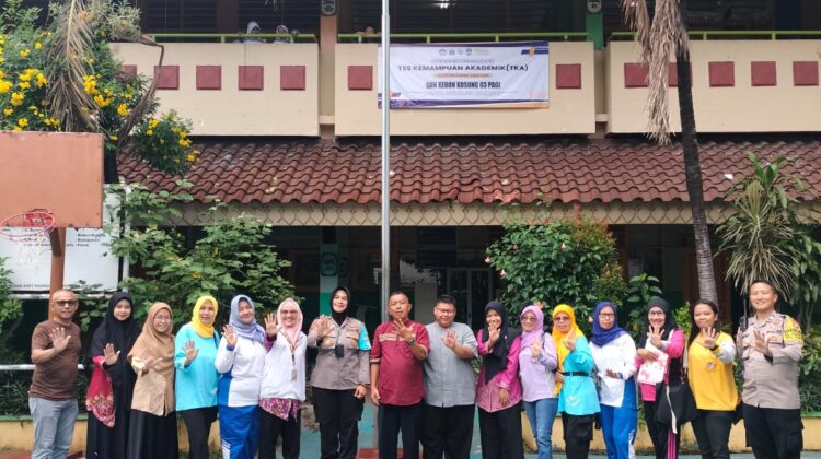 Polwan Jaga Jakarta Cek Jentik di Kebon Kosong, Kapolres: Emak-emak Garda Terdepan Kamtibmas