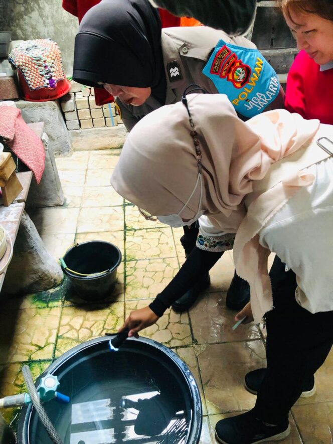 
					Polwan Jaga Jakarta Gelar PSN di Gunung Sahari Utara, Cegah DBD