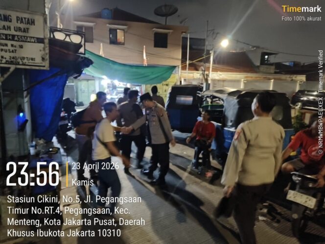 
					Patroli Jalan Kaki Di Cikini Menteng, Polsek Metro Menteng Perkuat Cipta Kondisi Cegah Gangguan Kamtibmas