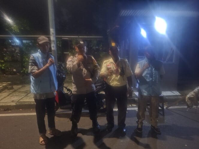 
					Sambang Satkamling, Bhabinkamtibmas Ajak Warga Perkuat Patroli Subuh