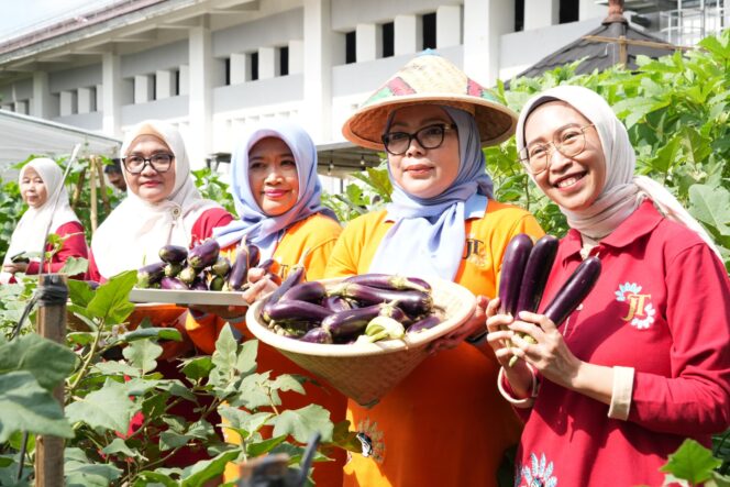 
					Munjirin Apresiasi Kelompok Tani Geber Tabur, Panen Melon Kedua Tembus Kualitas Premium