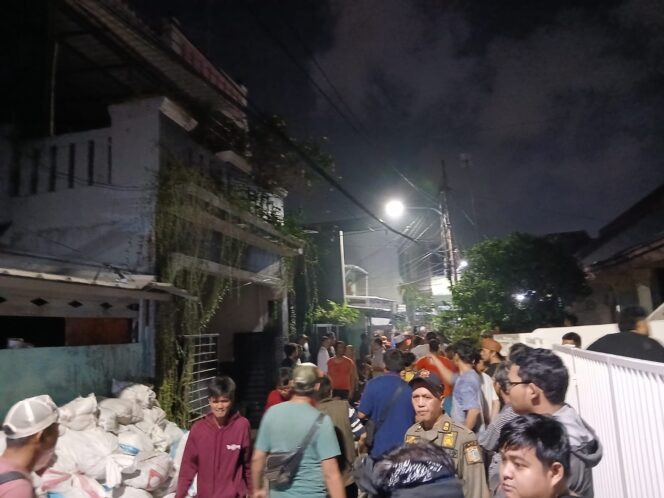 
					Respon Cepat Polisi Tangani Kebakaran di Johar Baru, Dua Rumah Terdampak