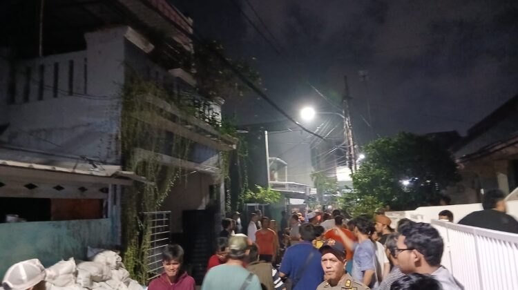 Respon Cepat Polisi Tangani Kebakaran di Johar Baru, Dua Rumah Terdampak