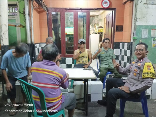 
					Malam Hari Polisi Turun ke Poskamling, Warga Kampung Rawa Diajak Perketat Keamanan Lingkungan