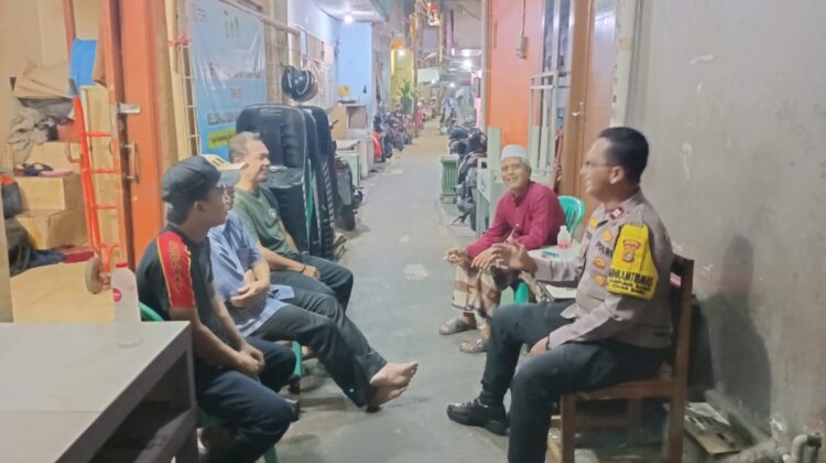 Bhabinkamtibmas Aktif Sambangi Siskamling RW 06, Warga Kampung Rawa Didorong Tingkatkan Kewaspadaan