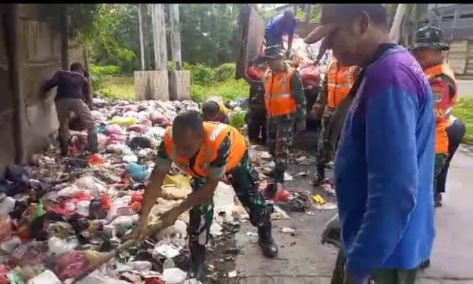 
					Satgas Sampah Kodim 0510/Tigaraksa Bersihkan Sampah Di Jayanti