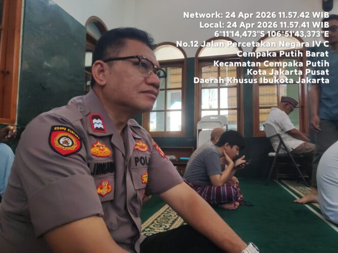 
					Sholat Jumat Jadi Momen Dekatkan Polisi dan Warga, Perkuat Kamtibmas di Johar Baru