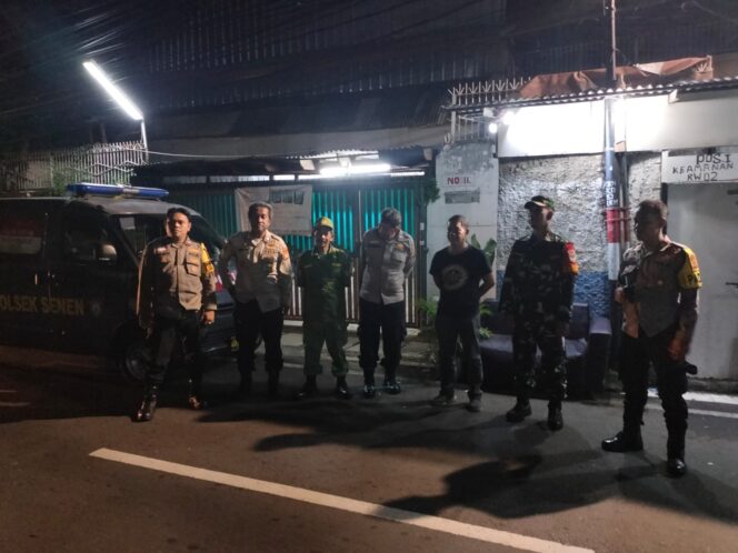 
					Polsek Senen gelar patroli gabungan 3 pilar antisipasi gangguan kamtibmas