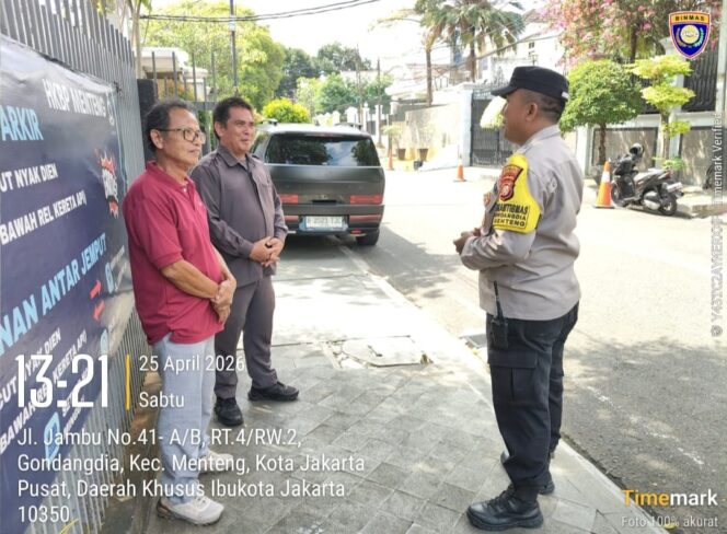 
					Bhabinkamtibmas Gondangdia Sambangi Warga, Tingkatkan Patroli Antisipasi Kejahatan Siang Hari