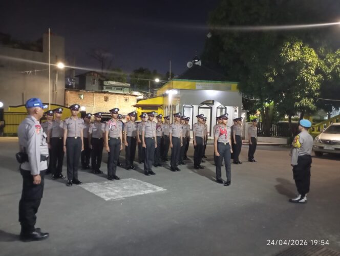 
					Disiplin Dini Hari, 25 Siswa Latja Polri Ikuti Apel Malam di Polsek Johar Baru