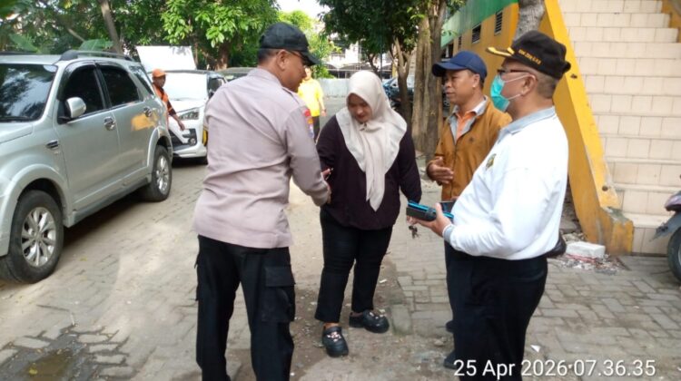 Guyub Bersih Lingkungan, Polisi dan Warga Johar Baru Kompak Gelar Kerja Bakti
